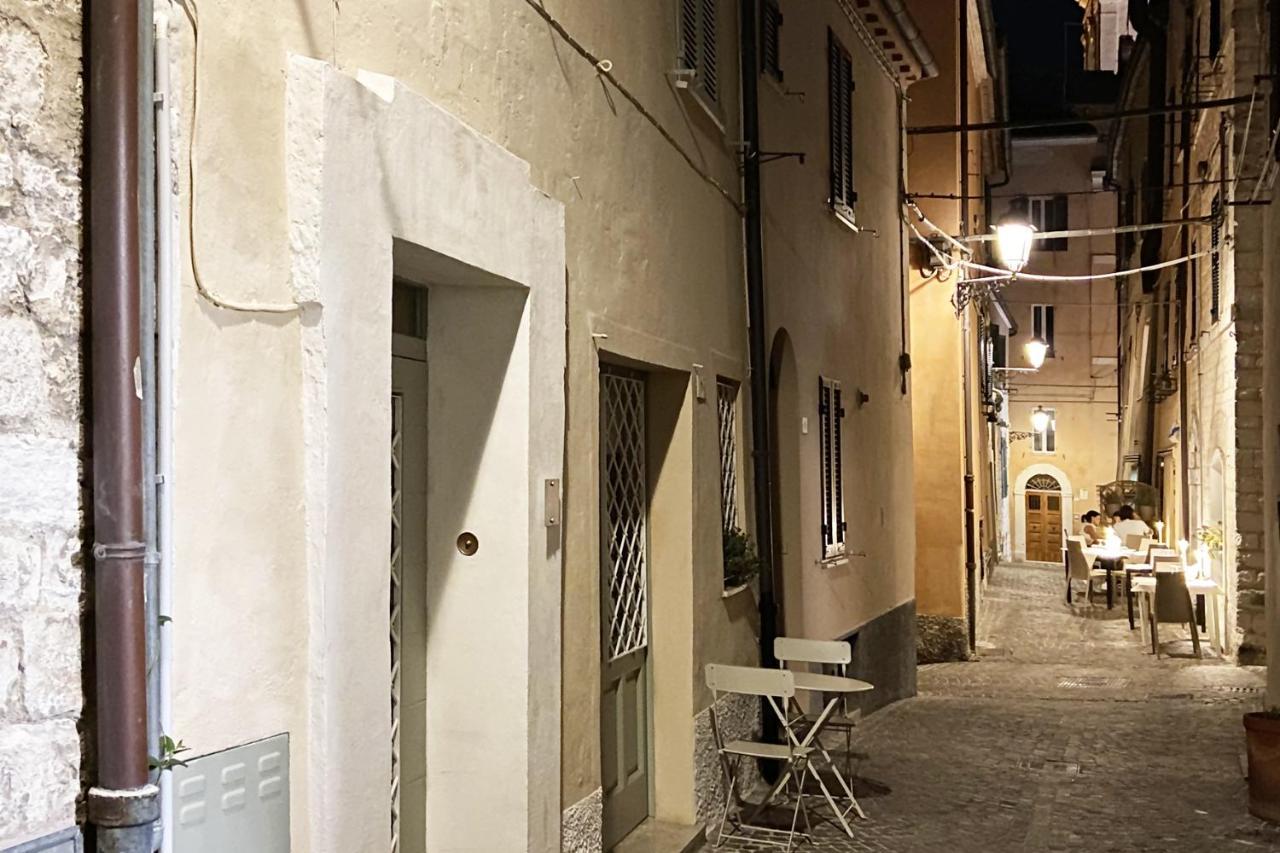 The Painted House, Nei Vicoli Di Sirolo Posto Spiaggia In Omaggio Exterior foto